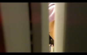 unknowing nude mom leaves bathroom entry-way discouraged - hotjessy.com