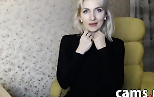 Webcam layman milf full-grown female parent blonde natural tits