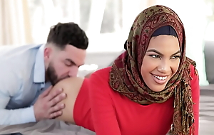 Hijab Stepsister Sending Nudes Everywhere Stepbrother - Maya Farrell, Peter Green -Family Strokes