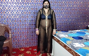 Spectacular Pakistani Punjabi Beamy Boobs Aunty Finering in Love tunnel