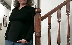 PAWG stepmother wants some attention and acquires a barrel of cum
