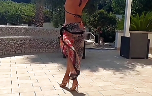 Selena's open-air dancing posing in heels