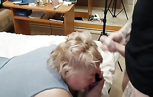 Stepmom ignores my wank and I cum on her head
